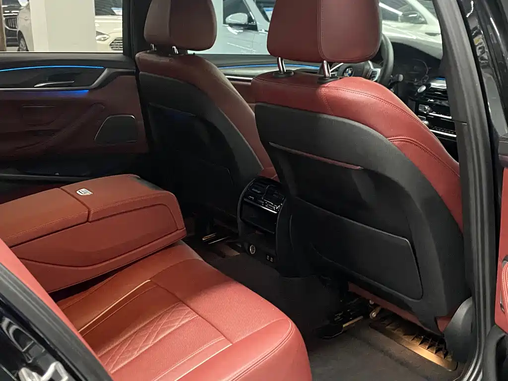 BMW 5 Series New Energy — миниатюра 11