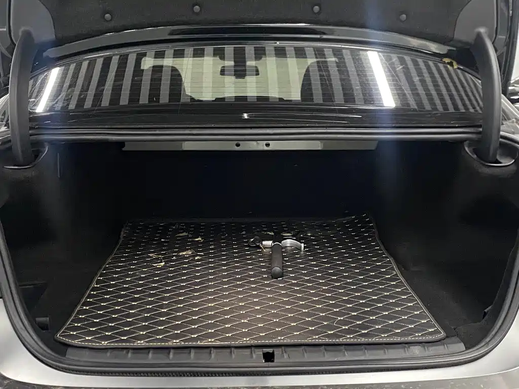 BMW 5 Series New Energy — миниатюра 13