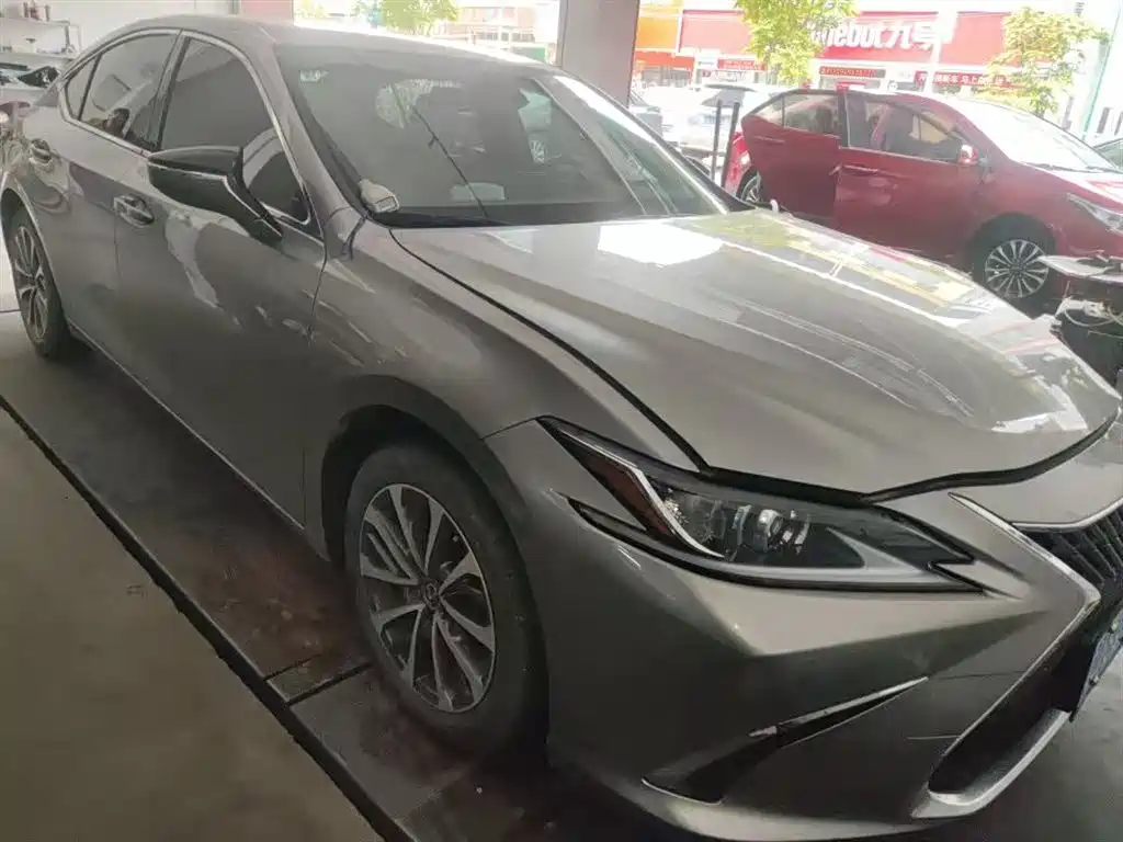 Lexus ES 2023 200 Luxury Edition
