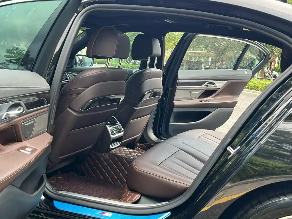 BMW 7 Series — миниатюра 7