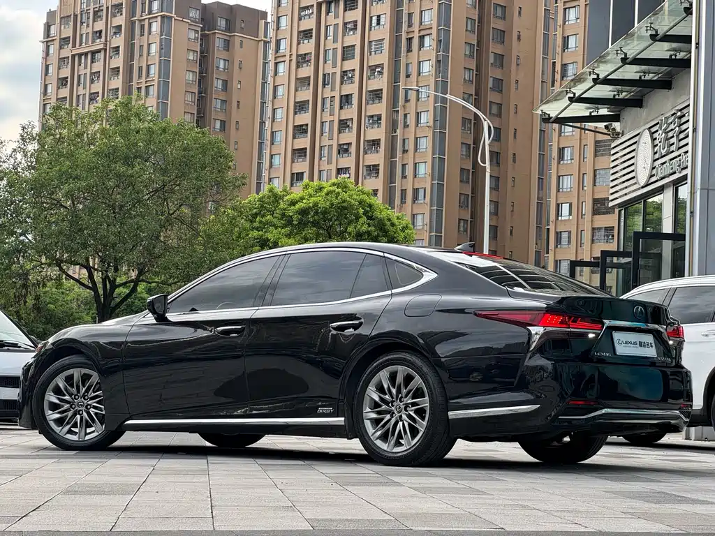 Lexus LS 2020 500h Luxury VI