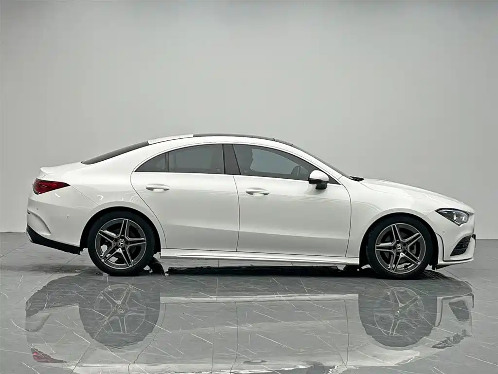 MERCEDES-BENZ CLA