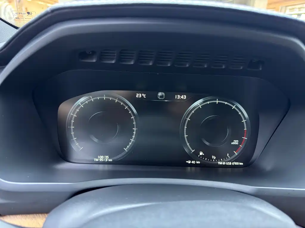 Volvo XC90 2018 T6 7 мест