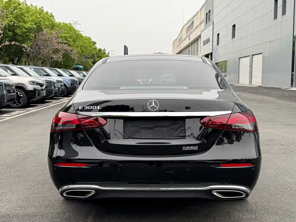 Mercedes-Benz E-Class — миниатюра 20