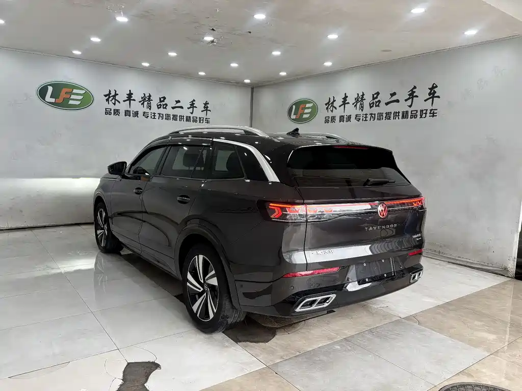 Volkswagen Tavendor 2023 380TSI R-Line