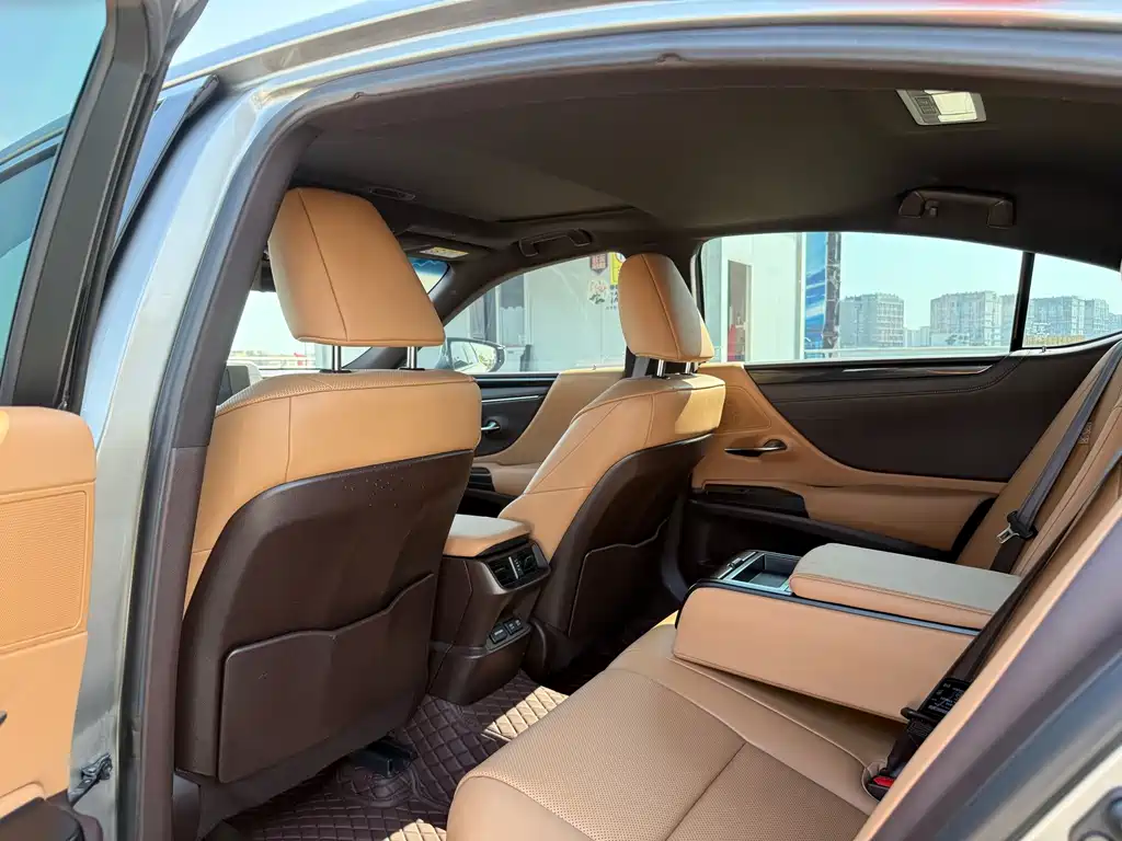 Lexus ES — миниатюра 9