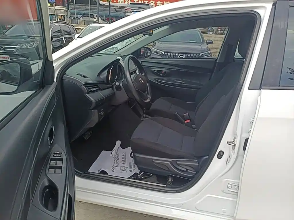 Toyota Yaris L — миниатюра 16