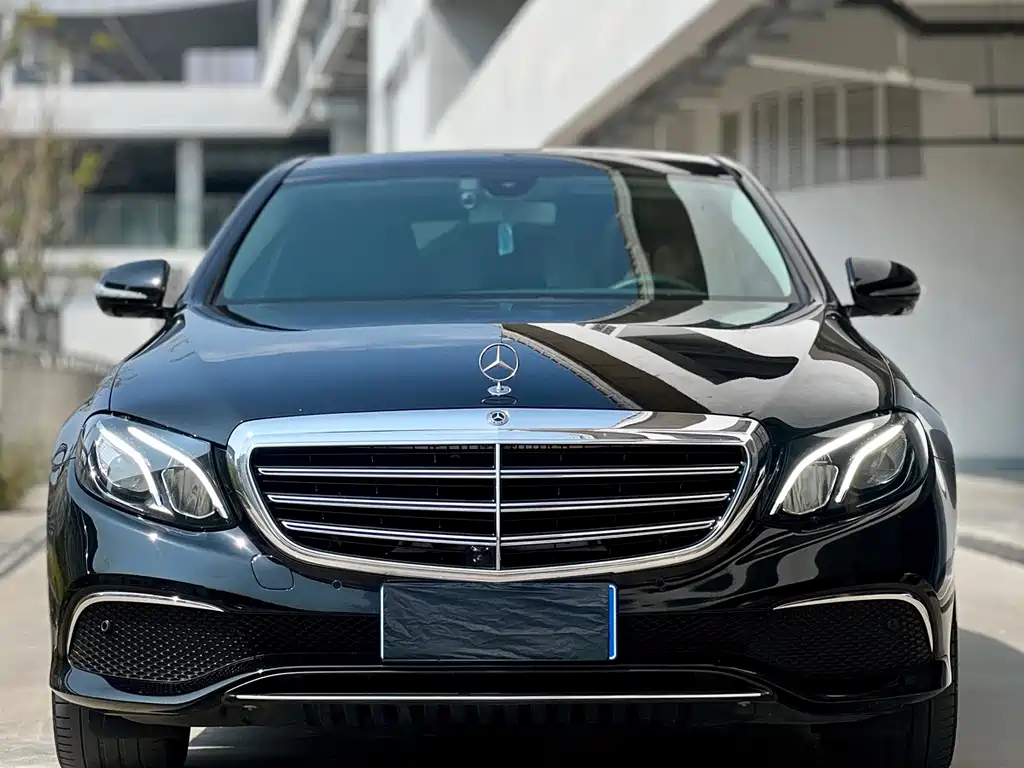Mercedes-Benz E-Class — миниатюра 2