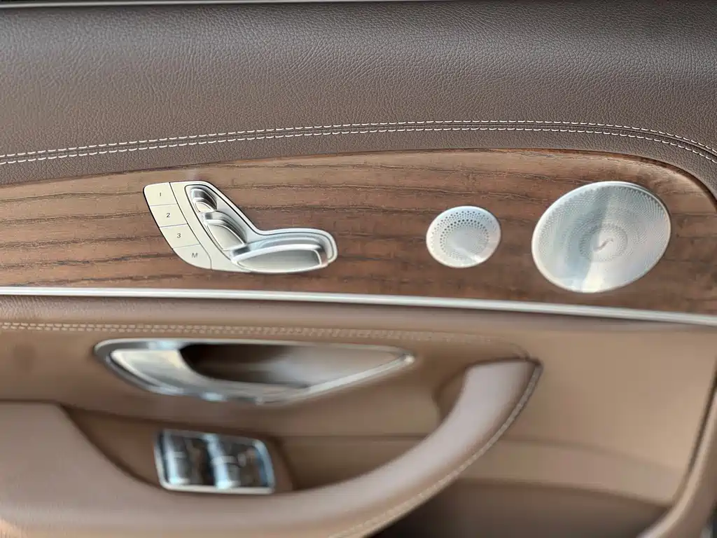 Mercedes-Benz E-Class — миниатюра 11