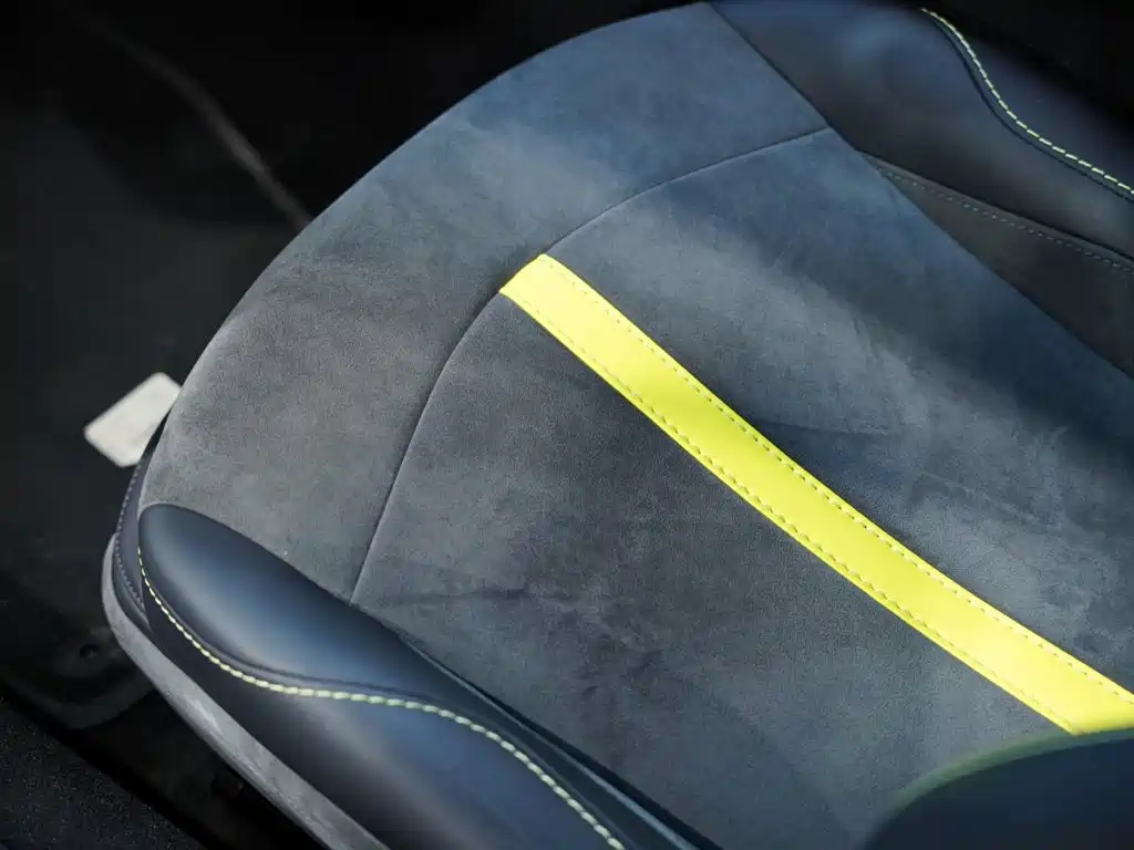 Aston Martin V8 Vantage — миниатюра 34