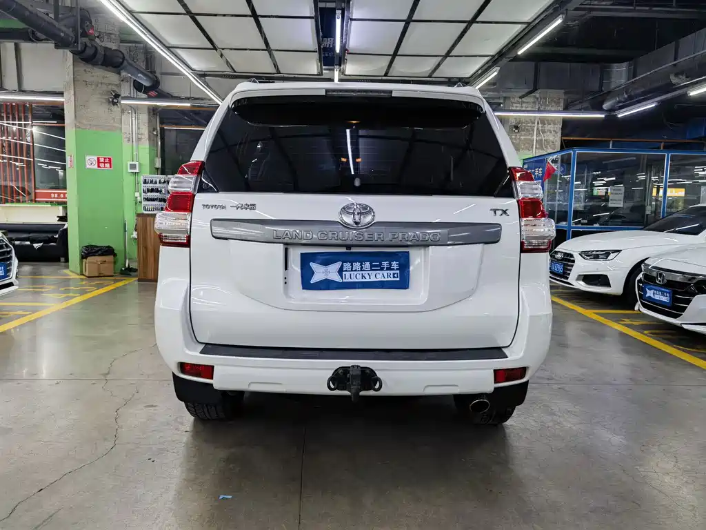 Toyota Land Cruiser Prado 2016 2.7L AT Luxury