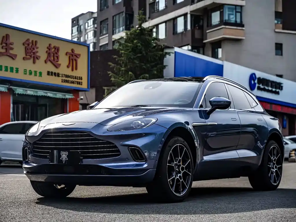 Aston Martin DBX 2022