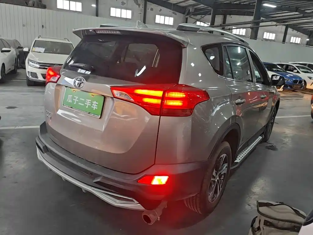 Toyota RAV4 — миниатюра 7