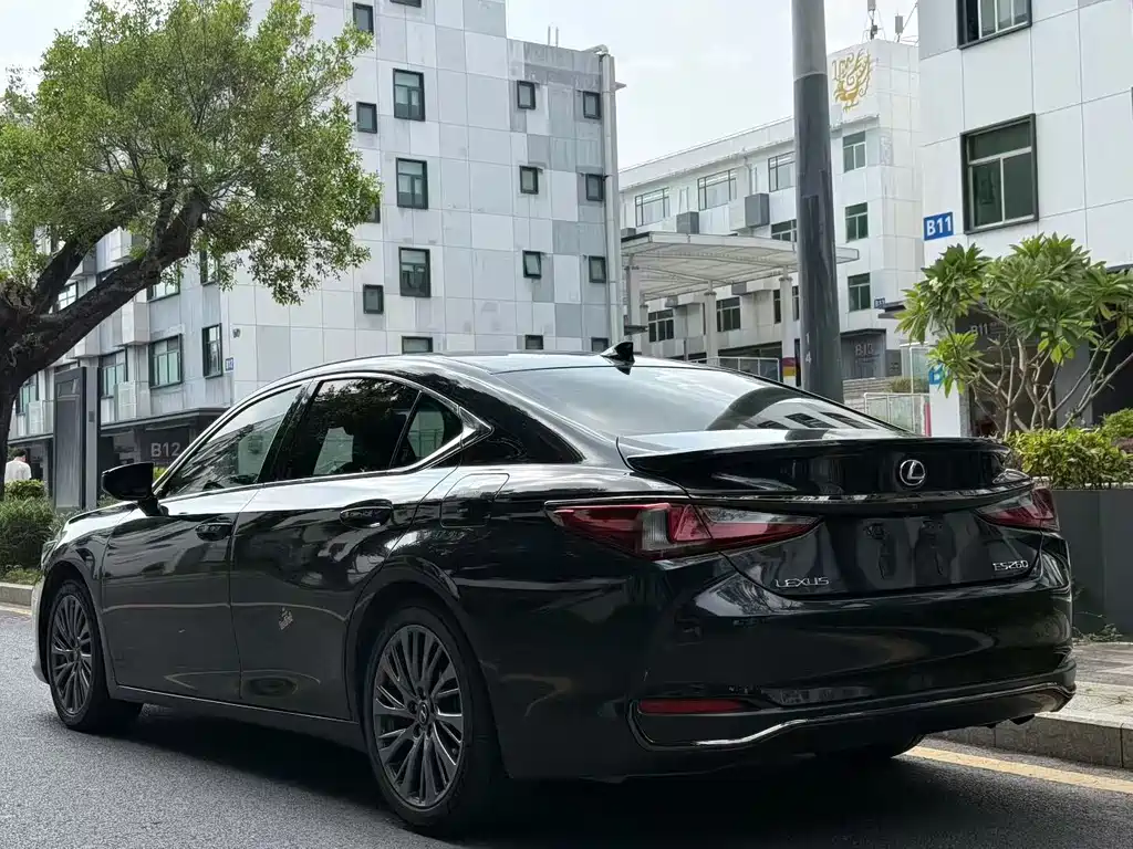 Lexus ES — миниатюра 8