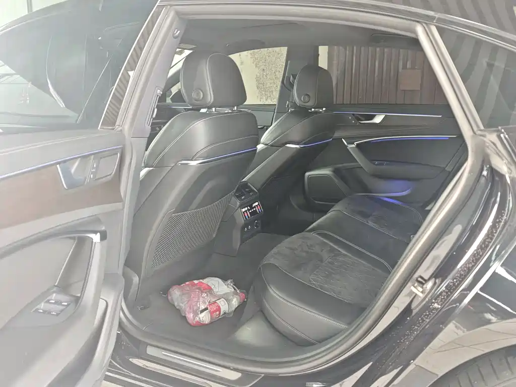Audi A7L — миниатюра 11