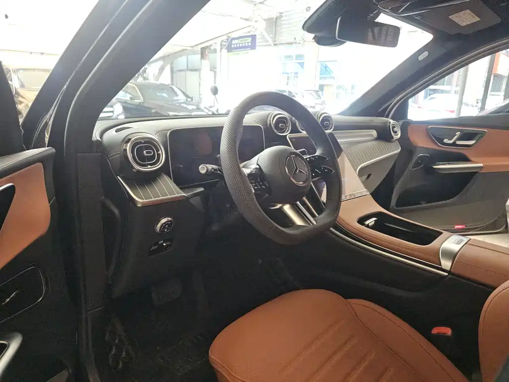 Mercedes-Benz GLC 2023 GLC 260 L 4MATIC Luxury 5 мест