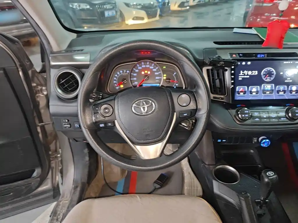 Toyota RAV4 — миниатюра 11