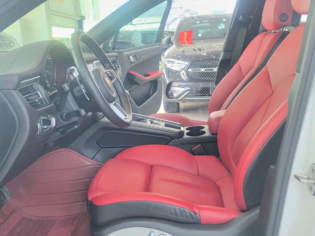 Porsche Macan — миниатюра 8