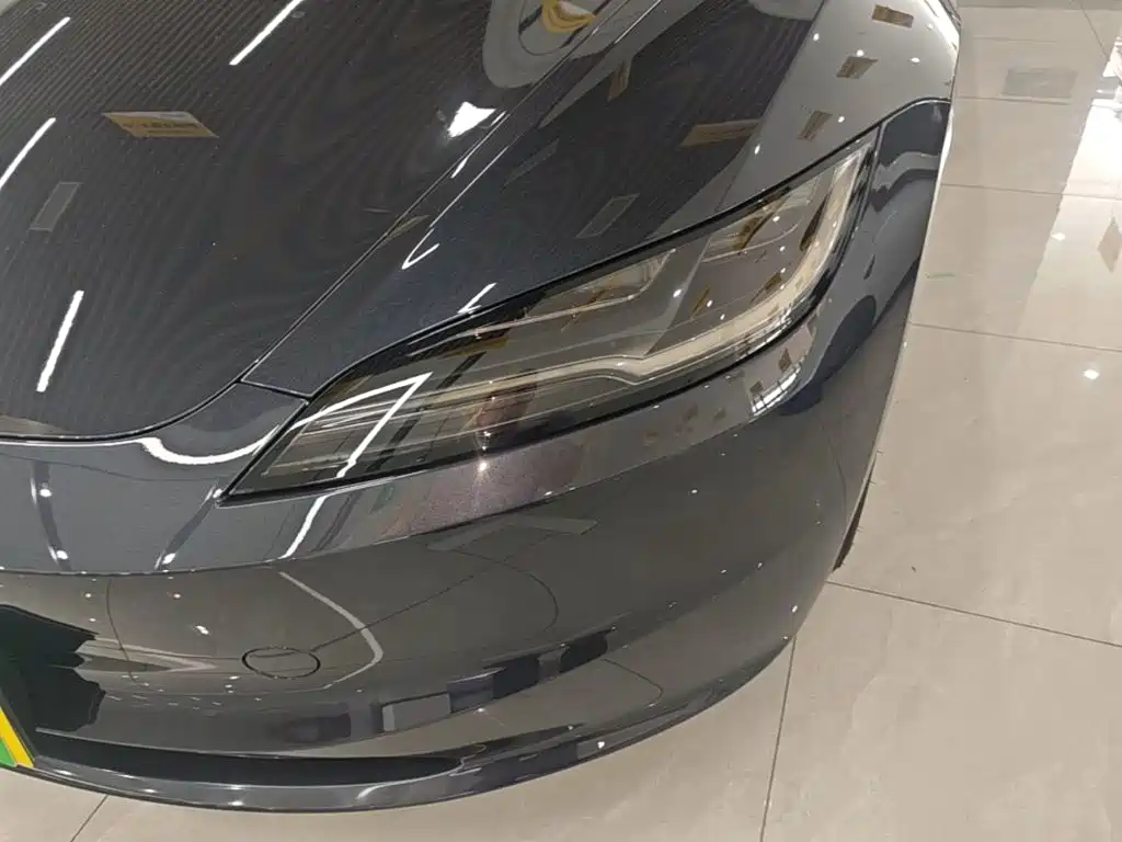 Tesla Model 3 — миниатюра 24