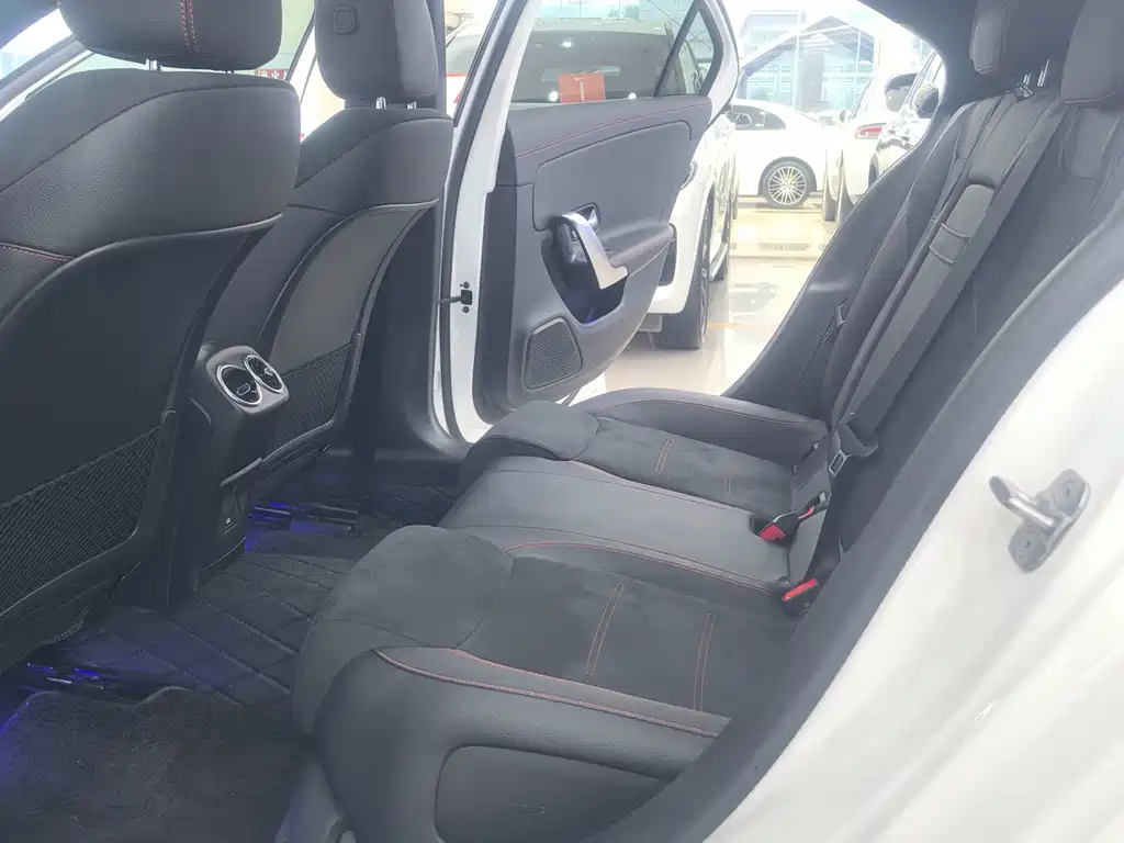 Mercedes-Benz A-Class — миниатюра 11
