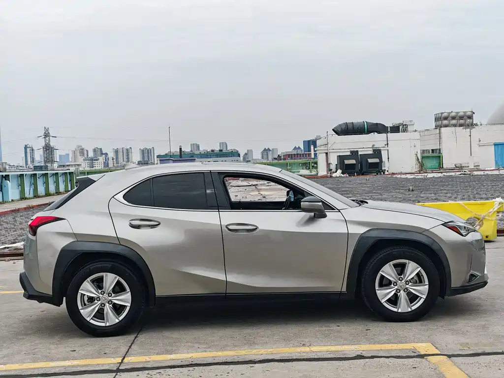 Lexus UX 2020 200