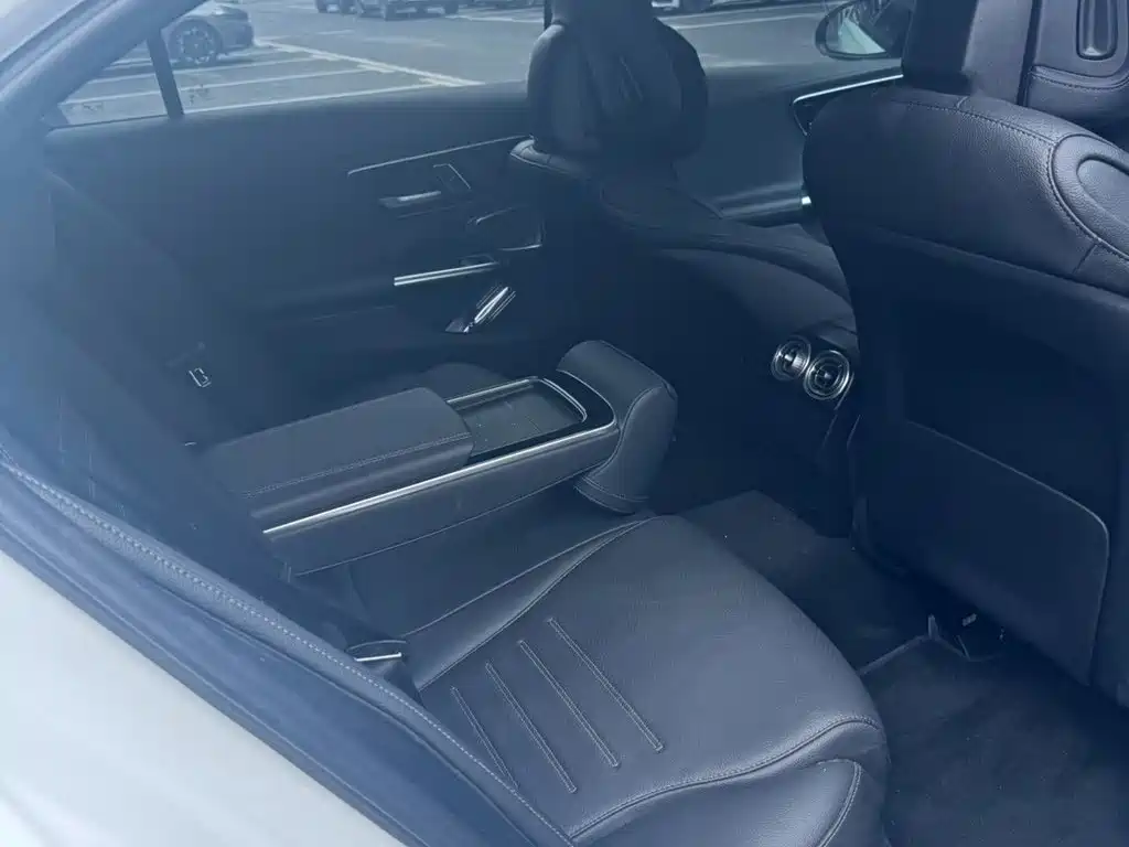 Mercedes-Benz C-Class — миниатюра 5