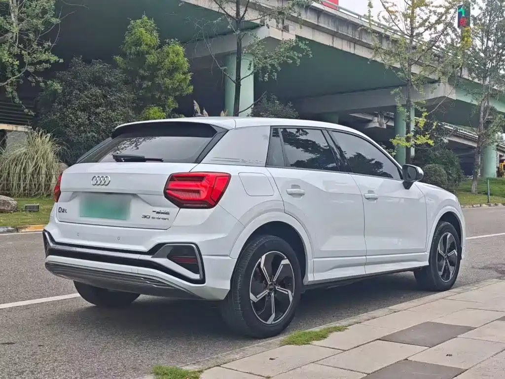 Audi Q2L e-tron — миниатюра 7