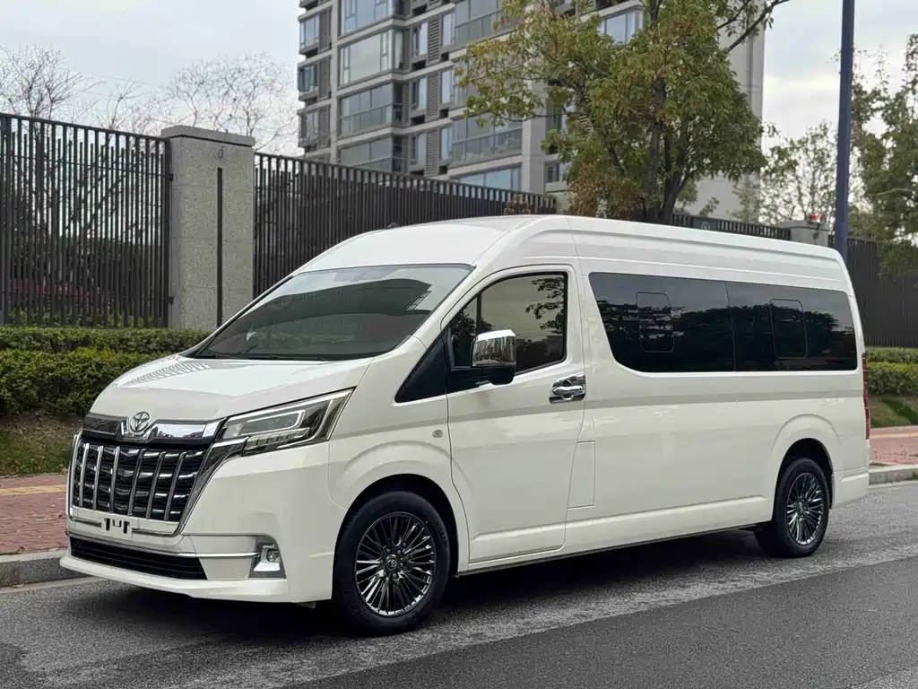 Toyota Hiace 2024