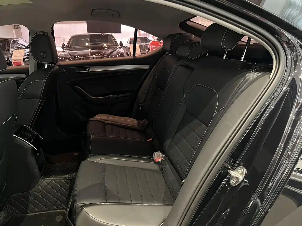 Skoda Superb — миниатюра 8