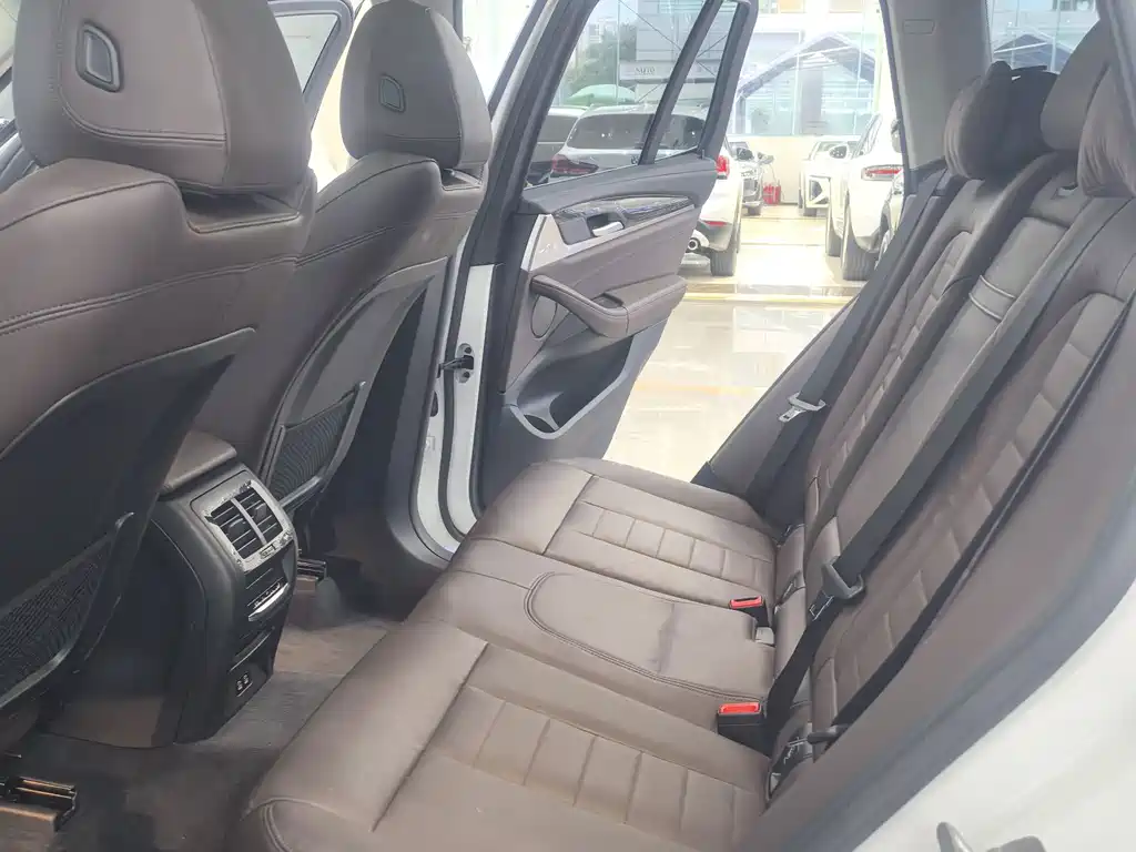 BMW X3 — миниатюра 11