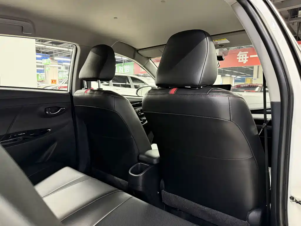 Toyota Yaris L — миниатюра 8