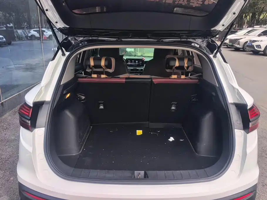 Geely Binyue — миниатюра 4