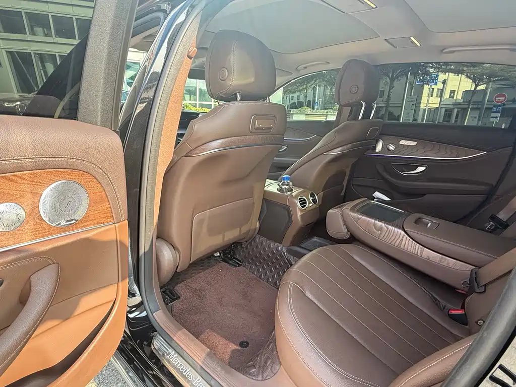 Mercedes-Benz E-Class — миниатюра 8