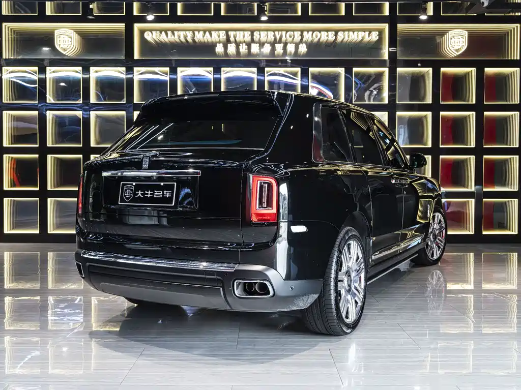 Rolls-Royce Cullinan 2018 мест