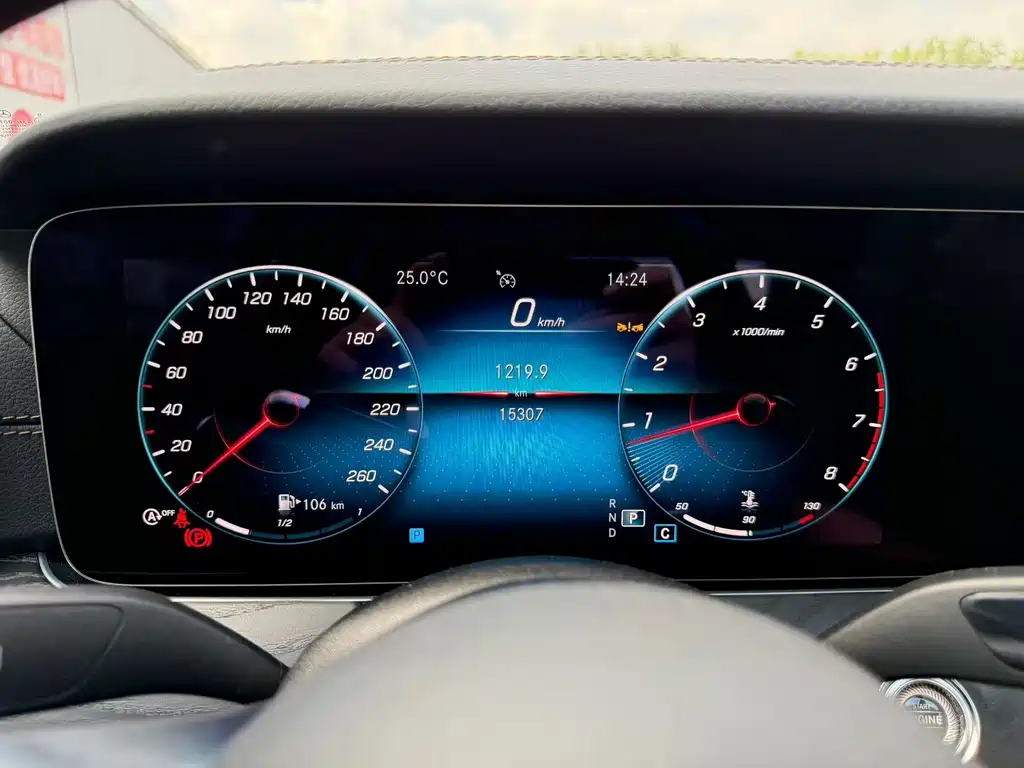 Mercedes-Benz E-Class (Import) — миниатюра 7