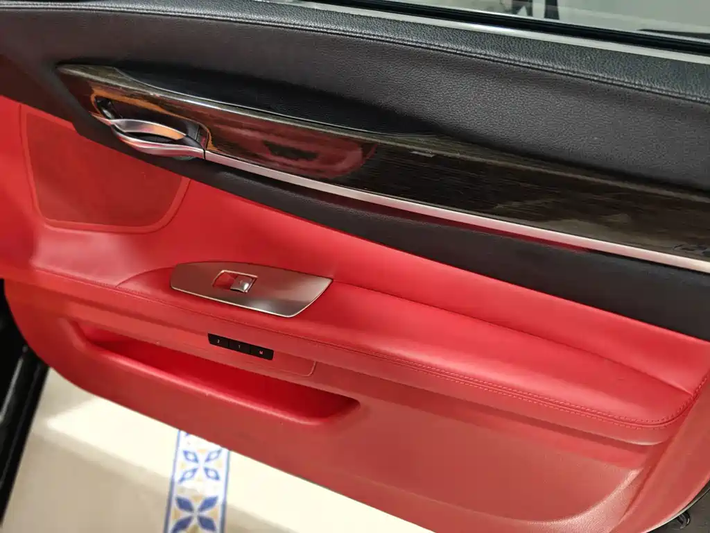 BMW 7 Series — миниатюра 17