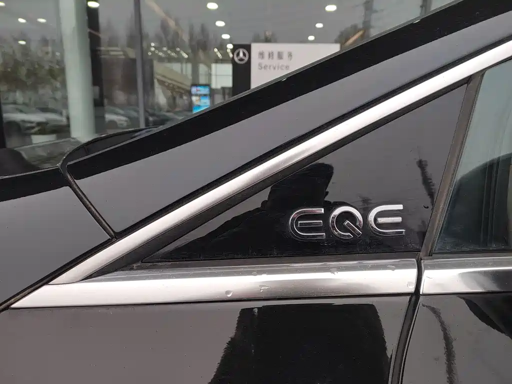 MERCEDES-BENZ EQE