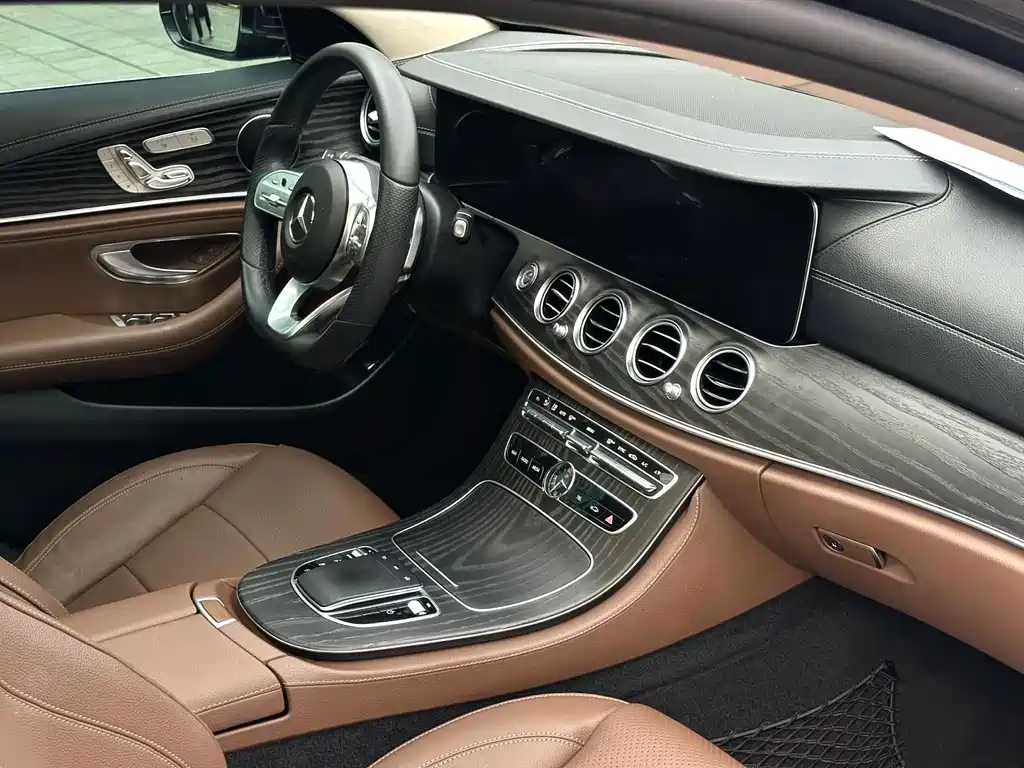 Mercedes-Benz E-Class — миниатюра 8