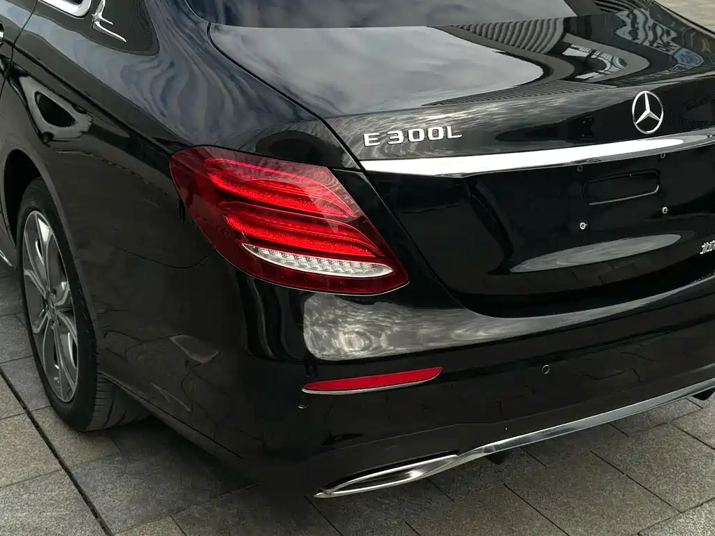Mercedes-Benz E-Class — миниатюра 11