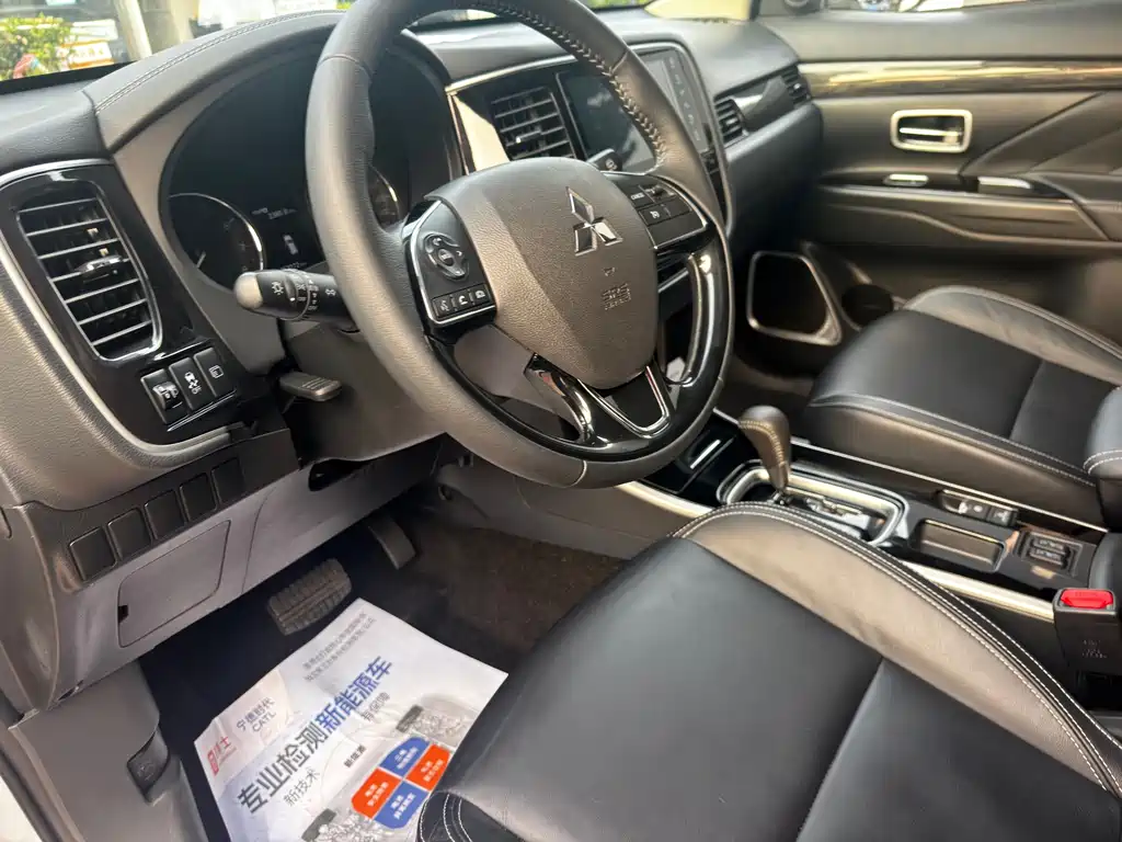 Mitsubishi Outlander — миниатюра 12