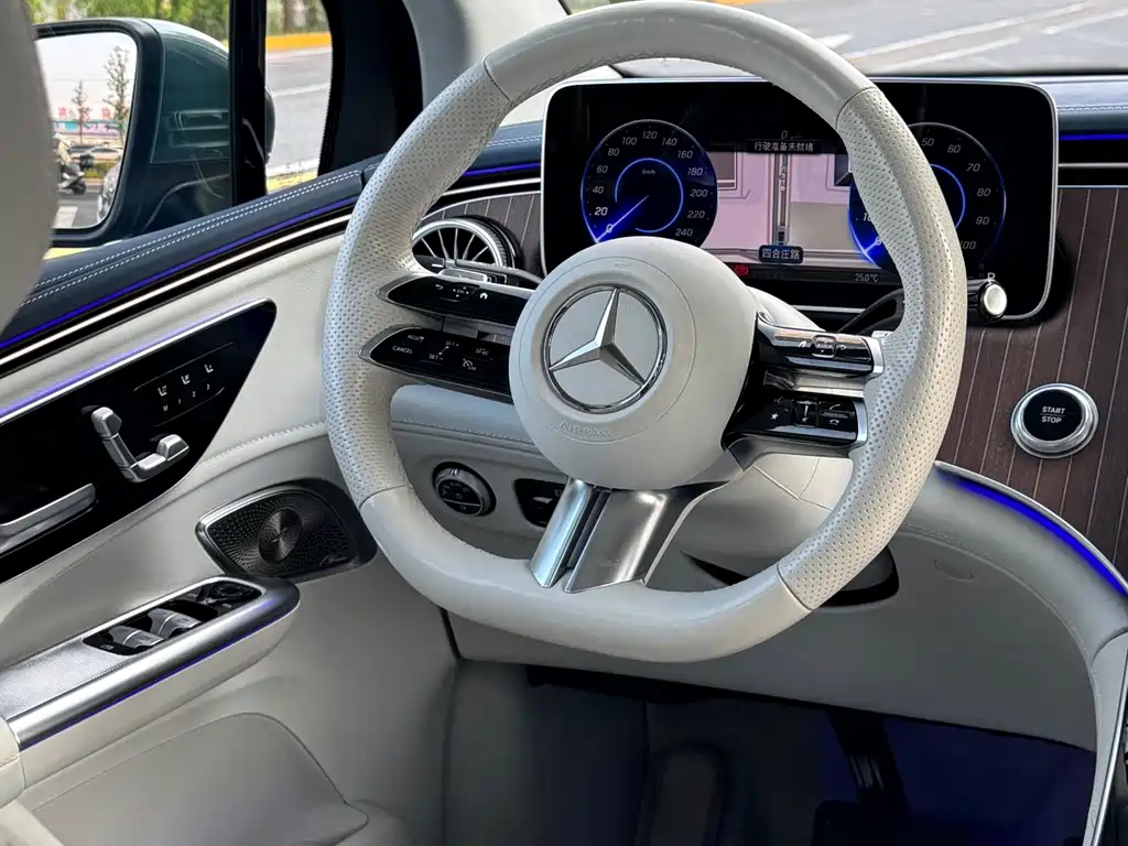 Mercedes-Benz EQE SUV — миниатюра 22