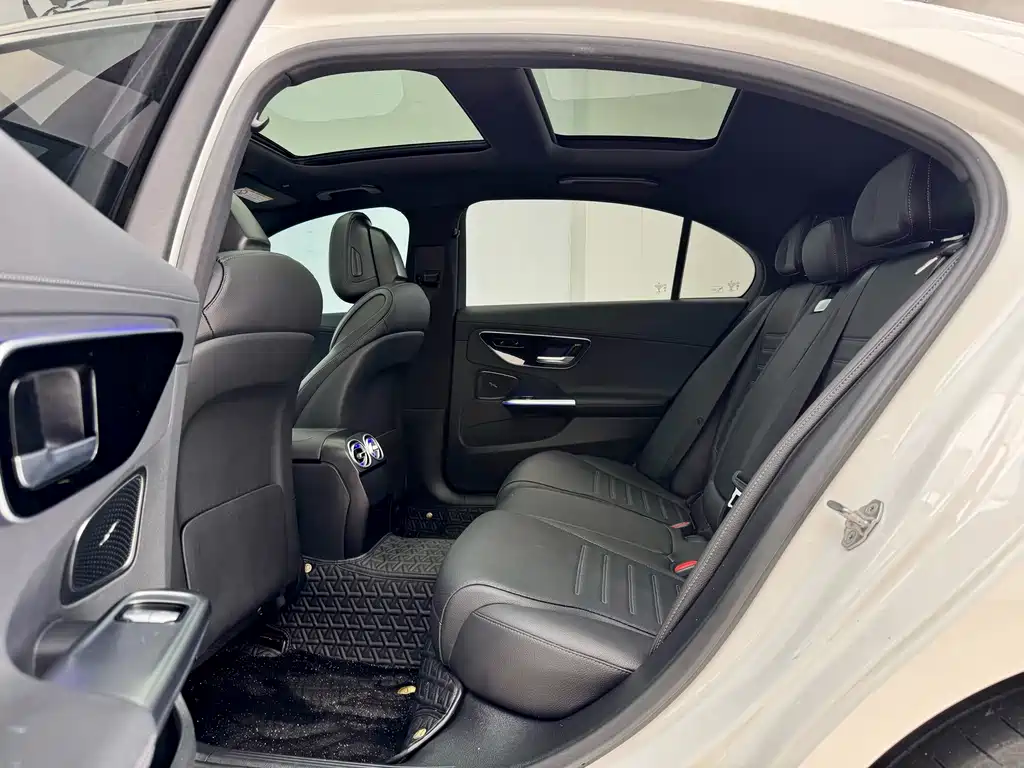 Mercedes-Benz C-Class — миниатюра 8