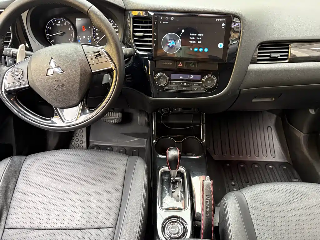 Mitsubishi Outlander — миниатюра 5
