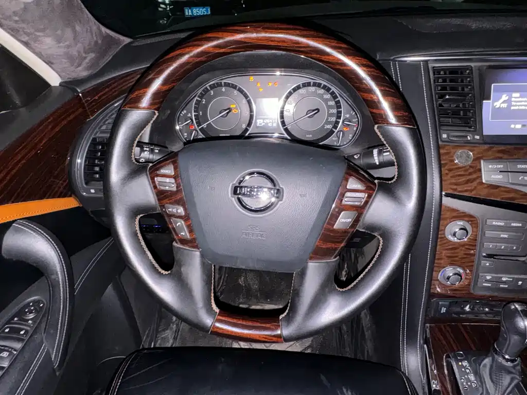 Nissan Patrol — миниатюра 9