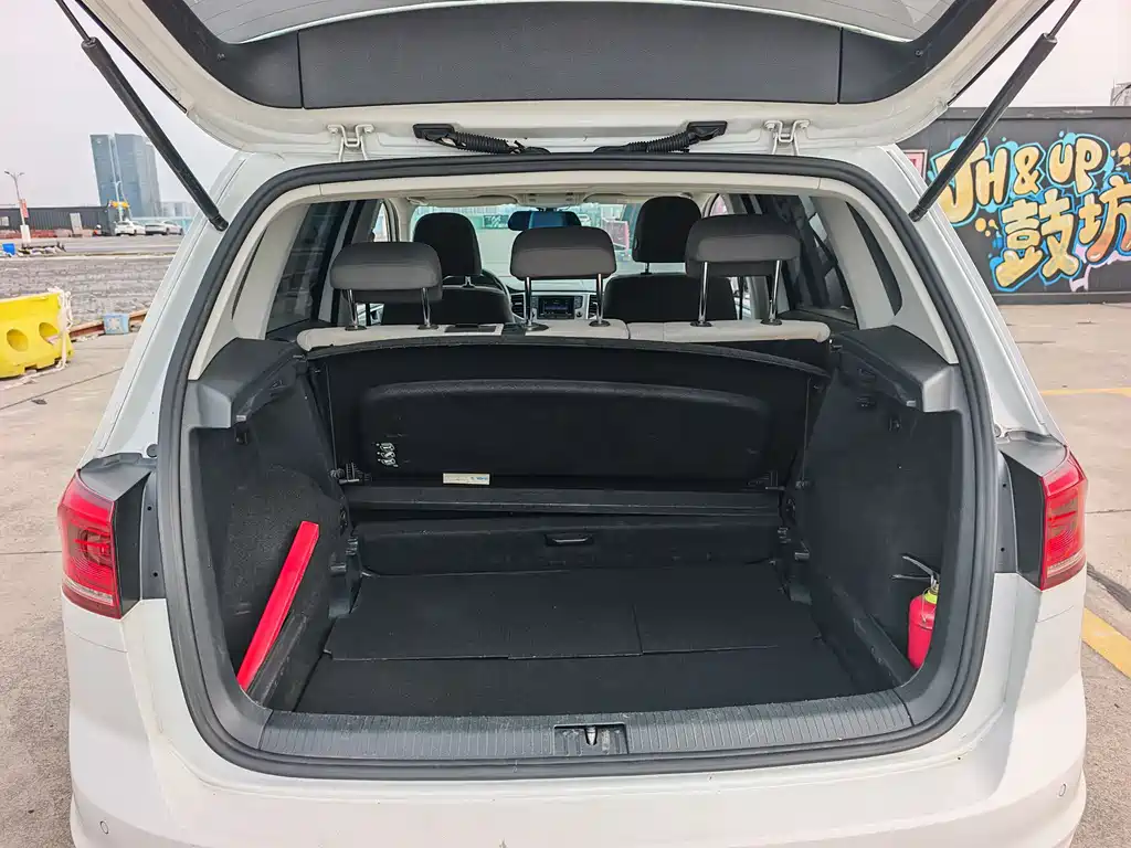 Volkswagen Golf · 2016 230TSI AT