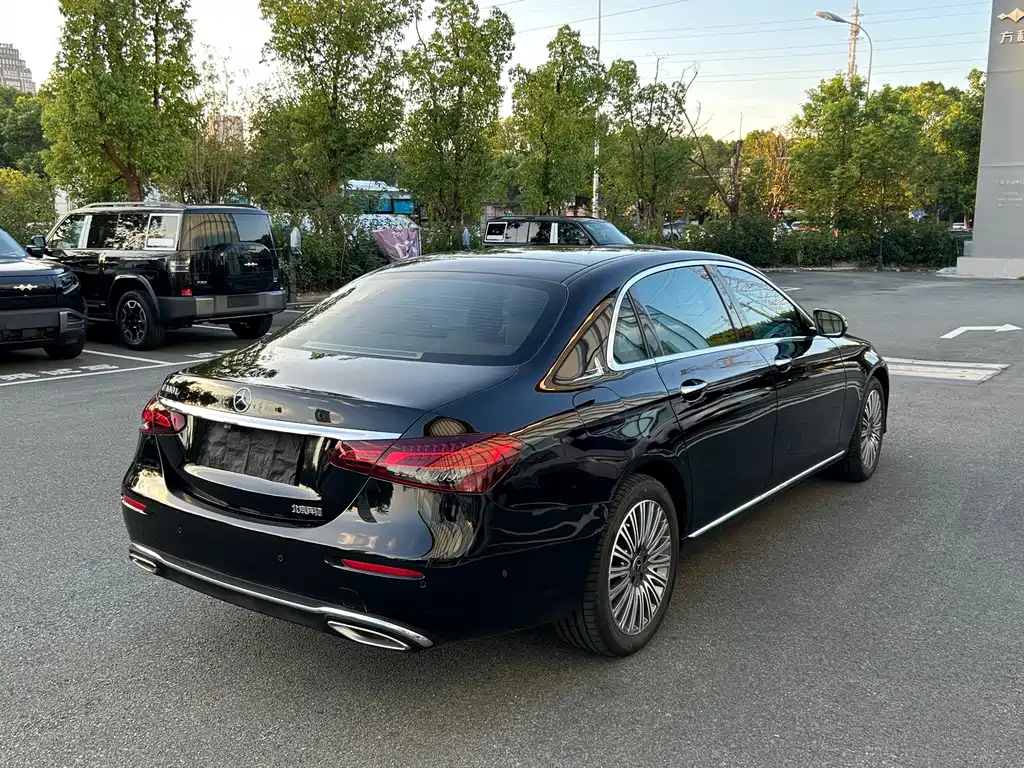Mercedes-Benz E-Class — миниатюра 14