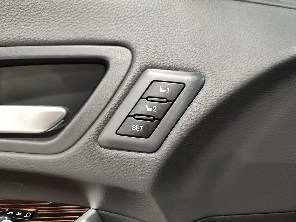 Toyota Granvia — миниатюра 15