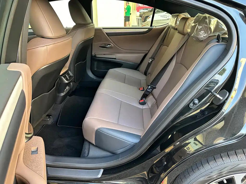 Lexus ES — миниатюра 15