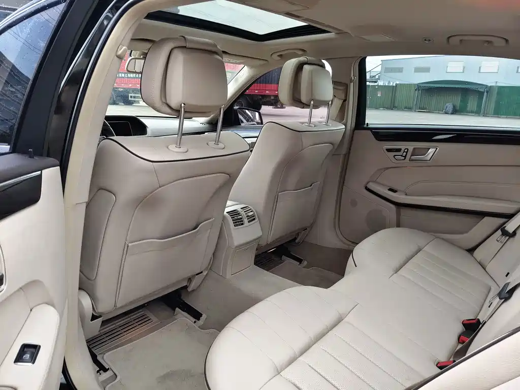 Mercedes-Benz E-Class — миниатюра 10