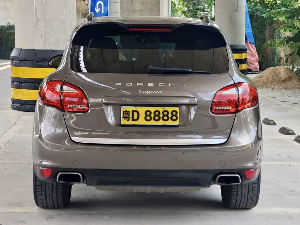 Porsche Cayenne — миниатюра 5